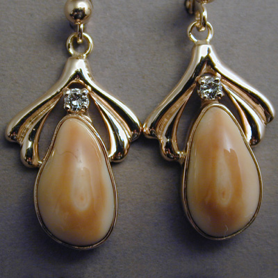 EE-2: These 18 karat gold dangle earrings are dressy and comfortable to wear. The two 5 point diamonds add the right amount of sparkle to this pair of Wyoming Elk Ivories. | $825.00 | For more information please call: (307) 382-3195